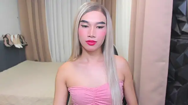 Snapshot of MaxCollins chatting on December 21, 2025, 9:16 am MaxCollins online show from December 21, 2025, 9:16 am
