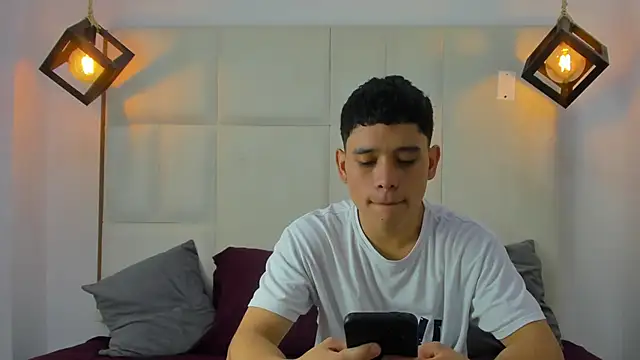 aron twink66 online show from September 12, 2025, 1:33 pm