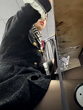 Snapshot of DHJM168 chatting on December 5, 2025, 12:52 am DHJM168 online show from December 5, 2025, 12:52 am