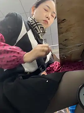 Snapshot of DHJM168 chatting on December 17, 2025, 1:00 am DHJM168 online show from December 17, 2025, 1:00 am