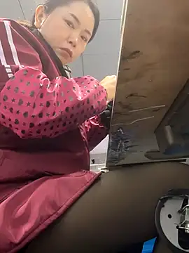 Snapshot of DHJM168 chatting on December 22, 2025, 12:18 am DHJM168 online show from December 22, 2025, 12:18 am