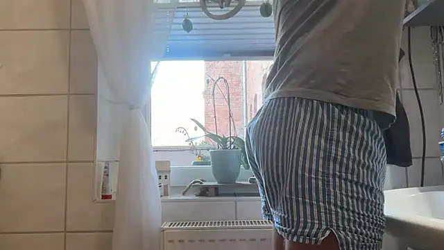 Snapshot of RioBlaze chatting on March 8, 2026, 1:04 pm RioBlaze online show from March 8, 2026, 1:04 pm