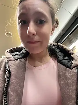 Snapshot of FroggyAnna chatting on November 12, 2025, 3:34 pm FroggyAnna online show from November 12, 2025, 3:34 pm