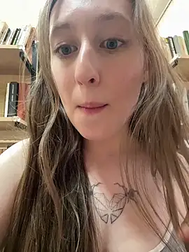FroggyAnna online show from May 8, 2026, 4:23 pm