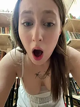 FroggyAnna online show from May 23, 2026, 4:33 pm
