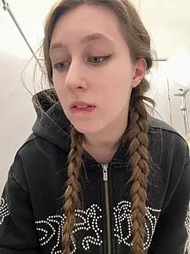 FroggyAnna online show from June 10, 2026, 6:51 pm