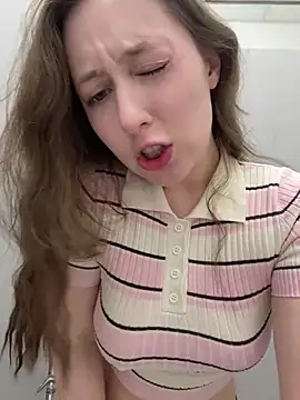 FroggyAnna online show from June 17, 2026, 5:03 pm