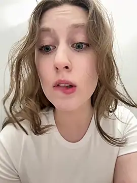 FroggyAnna online show from July 4, 2026, 6:36 pm