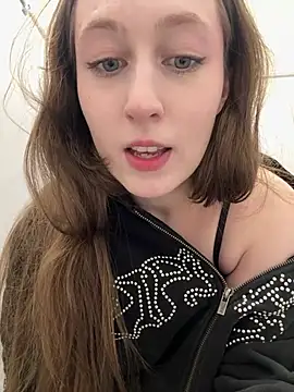 FroggyAnna online show from July 7, 2026, 3:27 pm