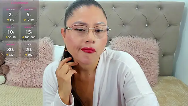 Snapshot of Isbettyche chatting on October 17, 2025, 10:01 pm Isbettyche online show from October 17, 2025, 10:01 pm