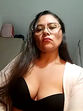 Isbettyche online show from March 5, 2026, 2:18 am