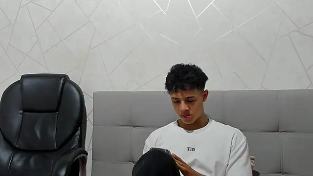 Snapshot of Alex_Colton7 chatting on October 19, 2025, 2:34 am Alex Colton7 online show from October 19, 2025, 2:34 am