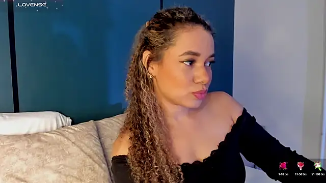 Snapshot of angie_leonn chatting on July 3, 2026, 12:33 pm angie leonn online show from July 3, 2026, 12:33 pm