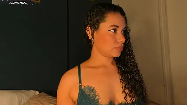 Snapshot of angie_leonn chatting on July 14, 2026, 1:17 pm angie leonn online show from July 14, 2026, 1:17 pm