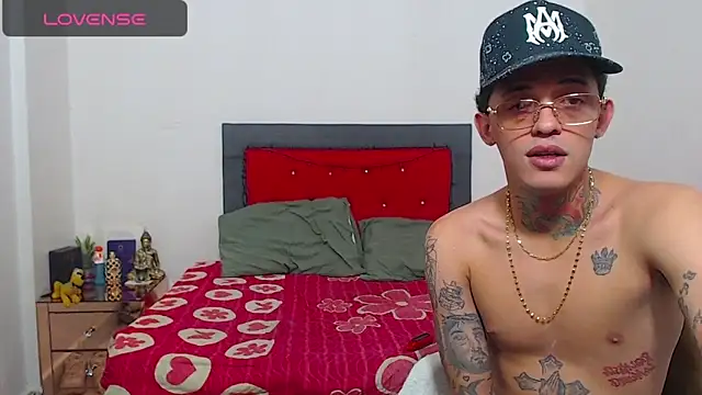 miawhithee online show from November 29, 2025, 9:18 pm