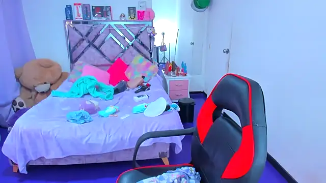Luna Analya online show from May 1, 2026, 2:32 pm