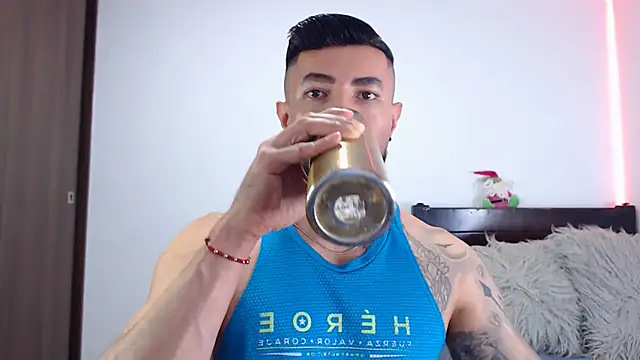 andrea de lucaa online show from December 14, 2025, 4:29 am