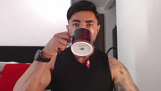 andrea de lucaa online show from June 17, 2026, 4:04 am