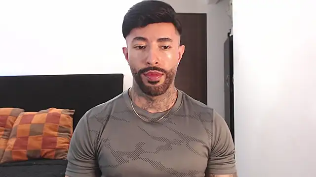 Snapshot of andrea_de_lucaa chatting on August 5, 2026, 1:19 am andrea de lucaa online show from August 5, 2026, 1:19 am