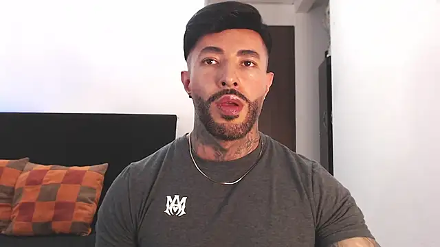 Snapshot of andrea_de_lucaa chatting on August 7, 2026, 1:29 am andrea de lucaa online show from August 7, 2026, 1:29 am