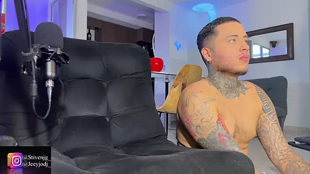 Snapshot of tattoguys_cums chatting on June 3, 2026, 10:15 pm tattoguys cums online show from June 3, 2026, 10:15 pm