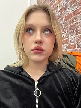 Snapshot of CaitlinSugar chatting on January 13, 2026, 3:34 am CaitlinSugar online show from January 13, 2026, 3:34 am