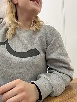 Snapshot of CaitlinSugar chatting on February 3, 2026, 4:21 am CaitlinSugar online show from February 3, 2026, 4:21 am