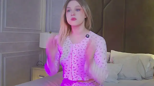 Snapshot of CaitlinSugar chatting on March 7, 2026, 4:53 am CaitlinSugar online show from March 7, 2026, 4:53 am