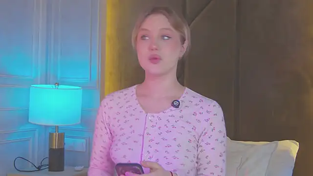 Snapshot of CaitlinSugar chatting on March 8, 2026, 4:38 am CaitlinSugar online show from March 8, 2026, 4:38 am