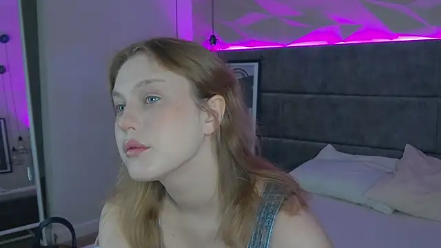 Snapshot of CaitlinSugar chatting on June 15, 2026, 4:36 am CaitlinSugar online show from June 15, 2026, 4:36 am
