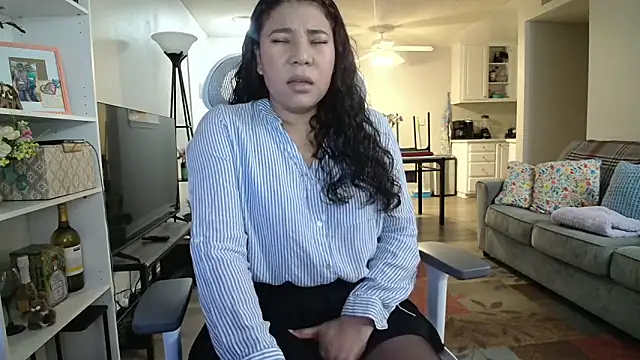 SHEILYN  online show from October 7, 2025, 6:54 am