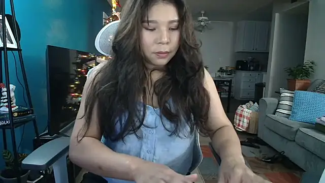 SHEILYN  online show from November 18, 2025, 3:23 am