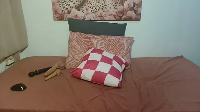 GorillaGripCunt77 online show from February 1, 2026, 7:34 pm