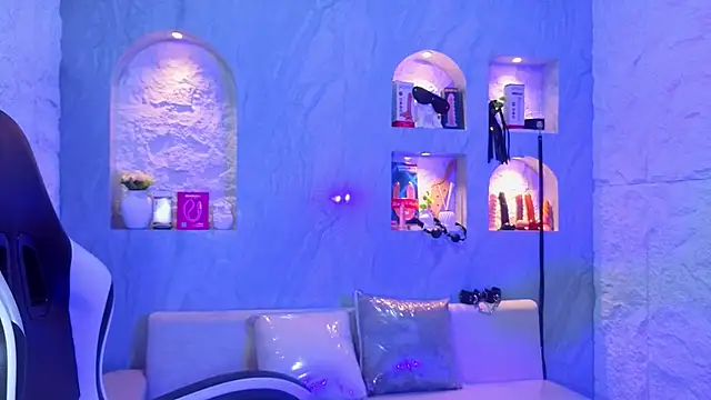 Sophia tf online show from March 15, 2026, 1:06 pm