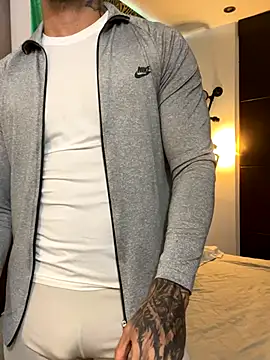 Snapshot of Tomy_maylon chatting on October 8, 2025, 4:48 pm Tomy maylon online show from October 8, 2025, 4:48 pm