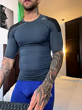 Snapshot of Tomy_maylon chatting on October 16, 2025, 3:35 pm Tomy maylon online show from October 16, 2025, 3:35 pm