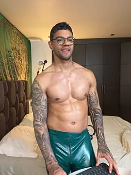 Snapshot of Tomy_maylon chatting on November 26, 2025, 3:51 am Tomy maylon online show from November 26, 2025, 3:51 am