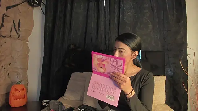 Tiffany Nm online show from October 29, 2025, 1:02 pm