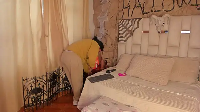 Jade Nmm online show from October 14, 2025, 1:01 pm