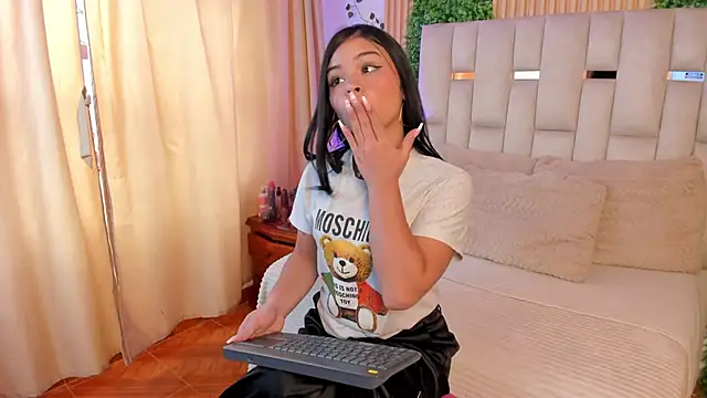 Snapshot of Jade_Nmm chatting on May 19, 2026, 5:08 pm Jade Nmm online show from May 19, 2026, 5:08 pm