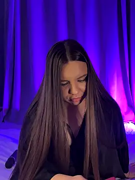 Chloe loo online show from September 19, 2025, 7:03 pm