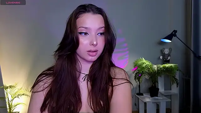 Snapshot of Lucy_louras chatting on October 1, 2025, 12:00 pm Lucy louras online show from October 1, 2025, 12:00 pm