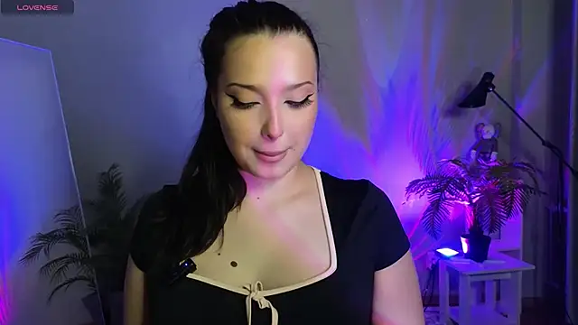 Snapshot of Lucy_louras chatting on October 15, 2025, 11:54 am Lucy louras online show from October 15, 2025, 11:54 am