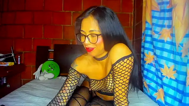 Snapshot of Emma__cumlovee chatting on July 1, 2026, 11:34 am Emma cumlovee online show from July 1, 2026, 11:34 am