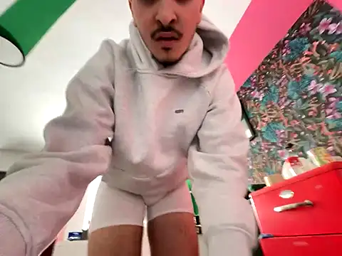 Snapshot of amo660 chatting on December 15, 2025, 9:57 am amo660 online show from December 15, 2025, 9:57 am