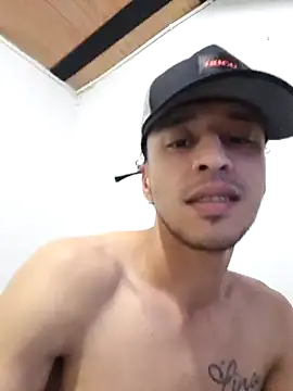 Snapshot of Santi2323xxX chatting on March 13, 2026, 4:30 am Santi2323xxX online show from March 13, 2026, 4:30 am