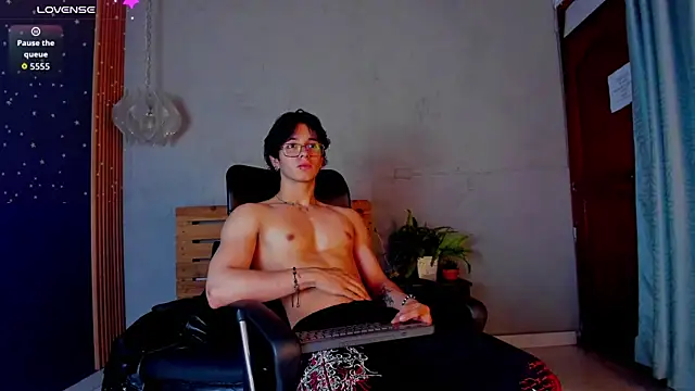 Snapshot of Markuss__ chatting on September 19, 2025, 2:35 am Markuss online show from September 19, 2025, 2:35 am