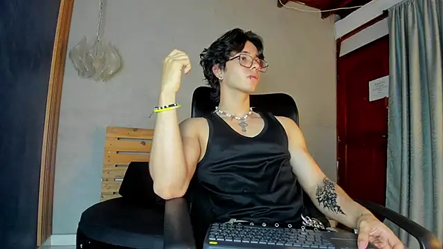 Snapshot of Markuss__ chatting on October 16, 2025, 3:07 am Markuss online show from October 16, 2025, 3:07 am