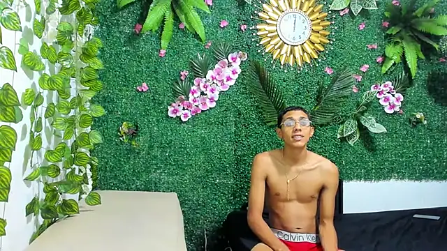 MielAndLeo online show from September 19, 2025, 5:20 am