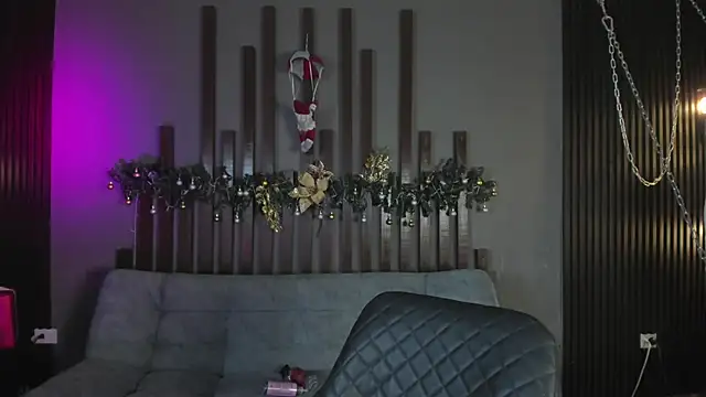 kloe bella online show from November 25, 2025, 1:11 pm